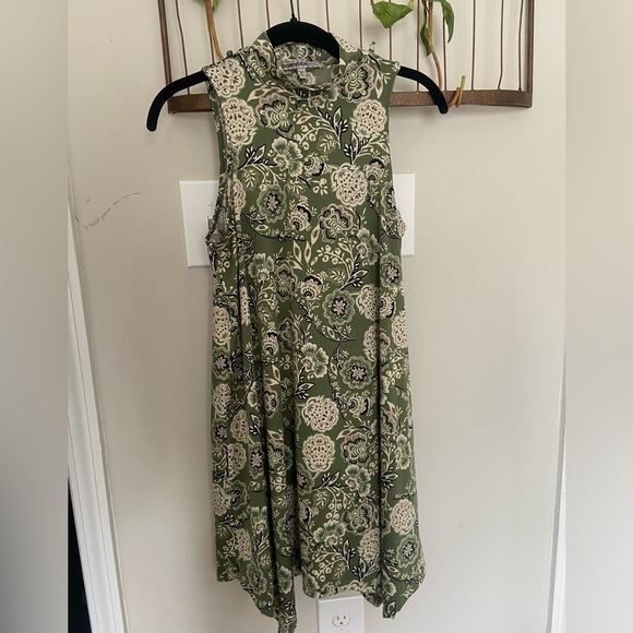 Light weight green floral sleeveless dress - Picture 2 of 2